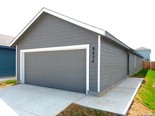 8640 Eucalyptus Hls, San Antonio, TX, 78223-0919 | Card Image