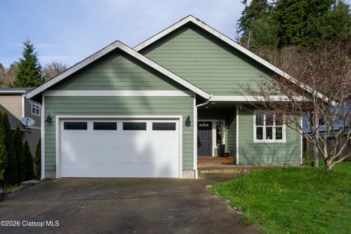 1732 Se 3rd Street, Astoria, OR, 97103 | Card Image