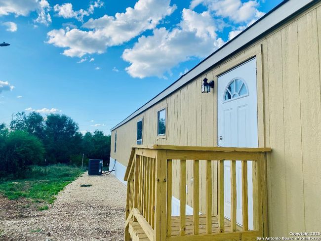 698 Forest Creek Rd, House other with 3 bedrooms, 2 bathrooms and null parking in Devine TX | Image 5