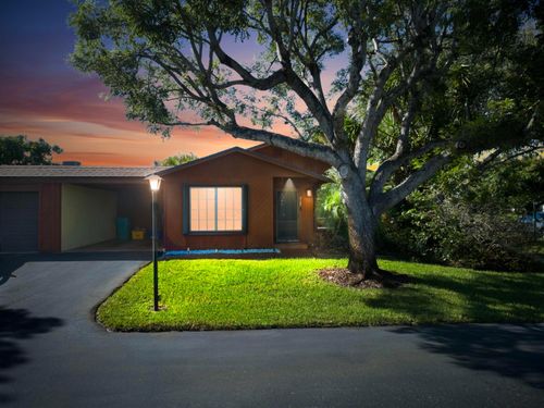 517 Se 27th Ter, Boynton Beach, FL, 33435-8908 | Card Image