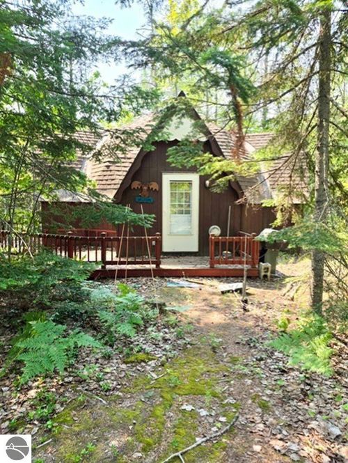 8285 N Beaver Road, Paradise, MI, 49768 | Card Image