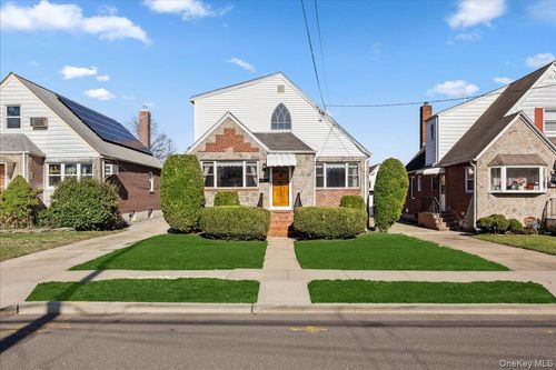 214 Central Blvd, New Hyde Park, NY, 11040-4230 | Card Image