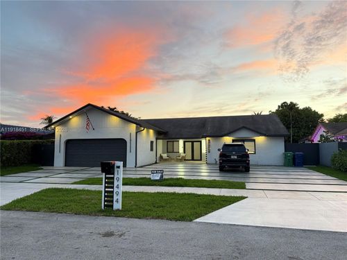 19494 Nw 61st Ave, Hialeah, FL, 33015-4824 | Card Image