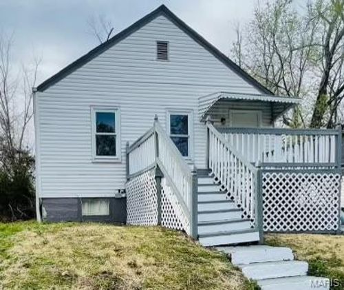 2123 Rosebud Ave, Hillsdale, MO, 63121-5631 | Card Image
