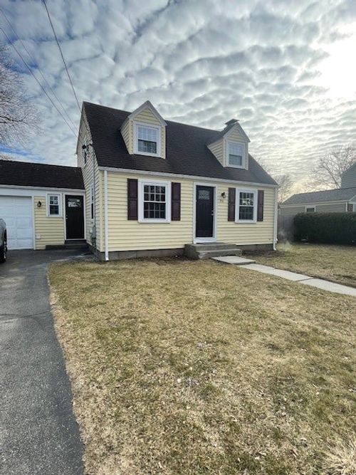 94 Puritan Dr, Warwick, RI, 02888-3305 | Card Image