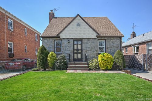 47-36 196th St, Flushing, NY, 11358-3935 | Card Image