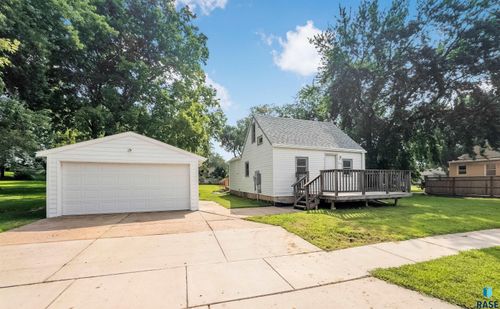 312 S 1st Ave, Brandon, SD, 57005-1266 | Card Image