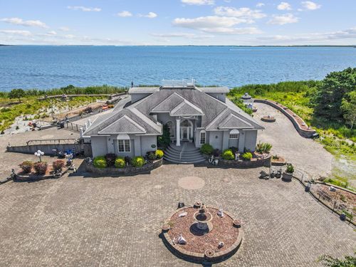 48 Old Neck Rd S, Center Moriches, NY, 11934-3113 | Card Image