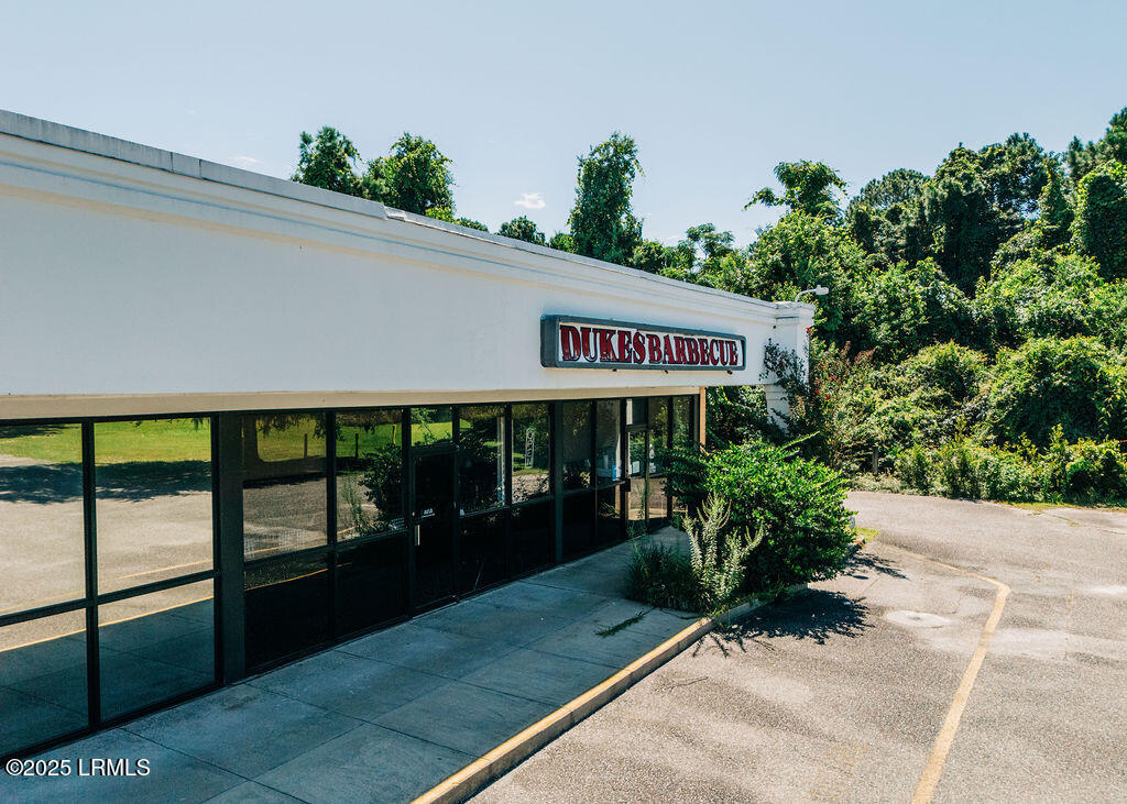 Commercial Sale in Beaufort 3