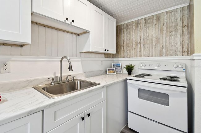 Front unit, Duplex for sale Madeira Beach | Image 18