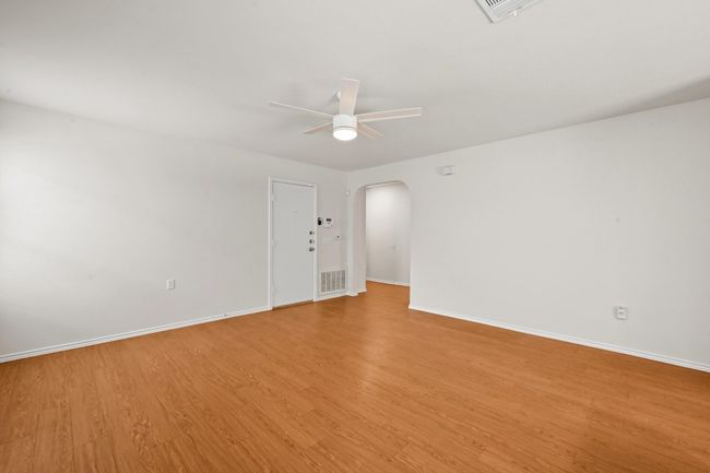 402 Colonial Park Blvd, House other with 3 bedrooms, 2 bathrooms and 2 parking in Austin TX | Image 7