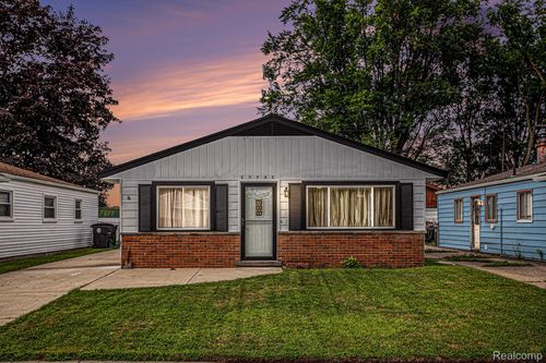27742 Long St, Livonia, MI, 48152-2331 | Card Image