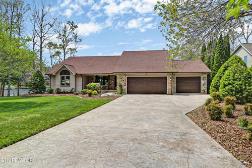 150 Lakewood Dr, Crossville, TN, 38558-8575 | Card Image