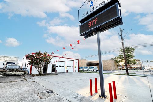 108 E Wise St, Bowie, TX, 76230-5124 | Card Image