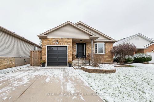 7733 Alpine Dr, Niagara Falls, ON, L2H3B6 | Card Image