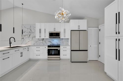 7889 Lake Sands Dr, Delray Beach, FL, 33446-3372 | Card Image