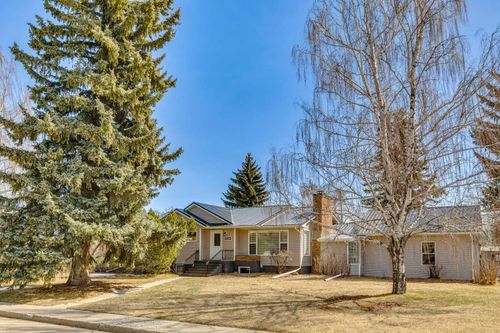 5113 56 Avenue, Home with 6 bedrooms, 3 bathrooms and 4 parking in Olds AB | Card Image
