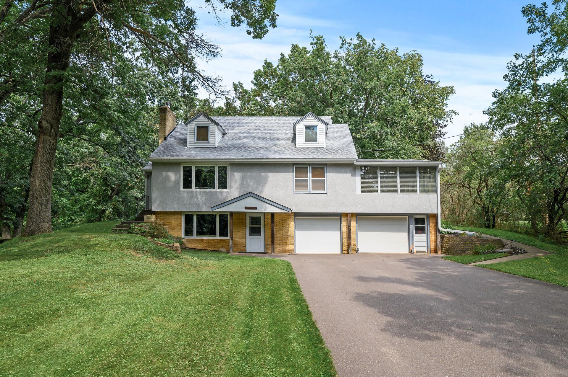 Briarwood Ave, Saint Paul, MN 55115