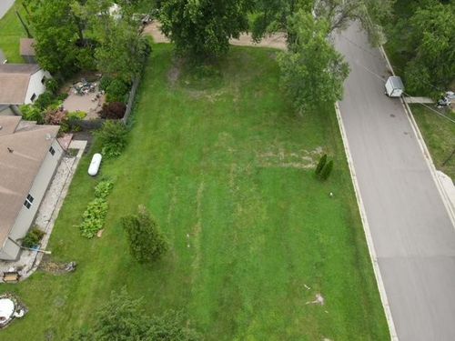 327 5th St, Clinton, MN, 56225 | Card Image