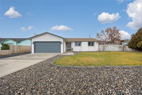 3811 Meadow View Drive, Pasco, WA, 99301 | Card Image