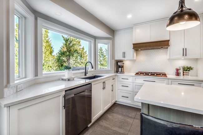 3047 Daybreak Avenue, House other with 4 bedrooms, 3 bathrooms and 6 parking in Coquitlam BC | Image 17