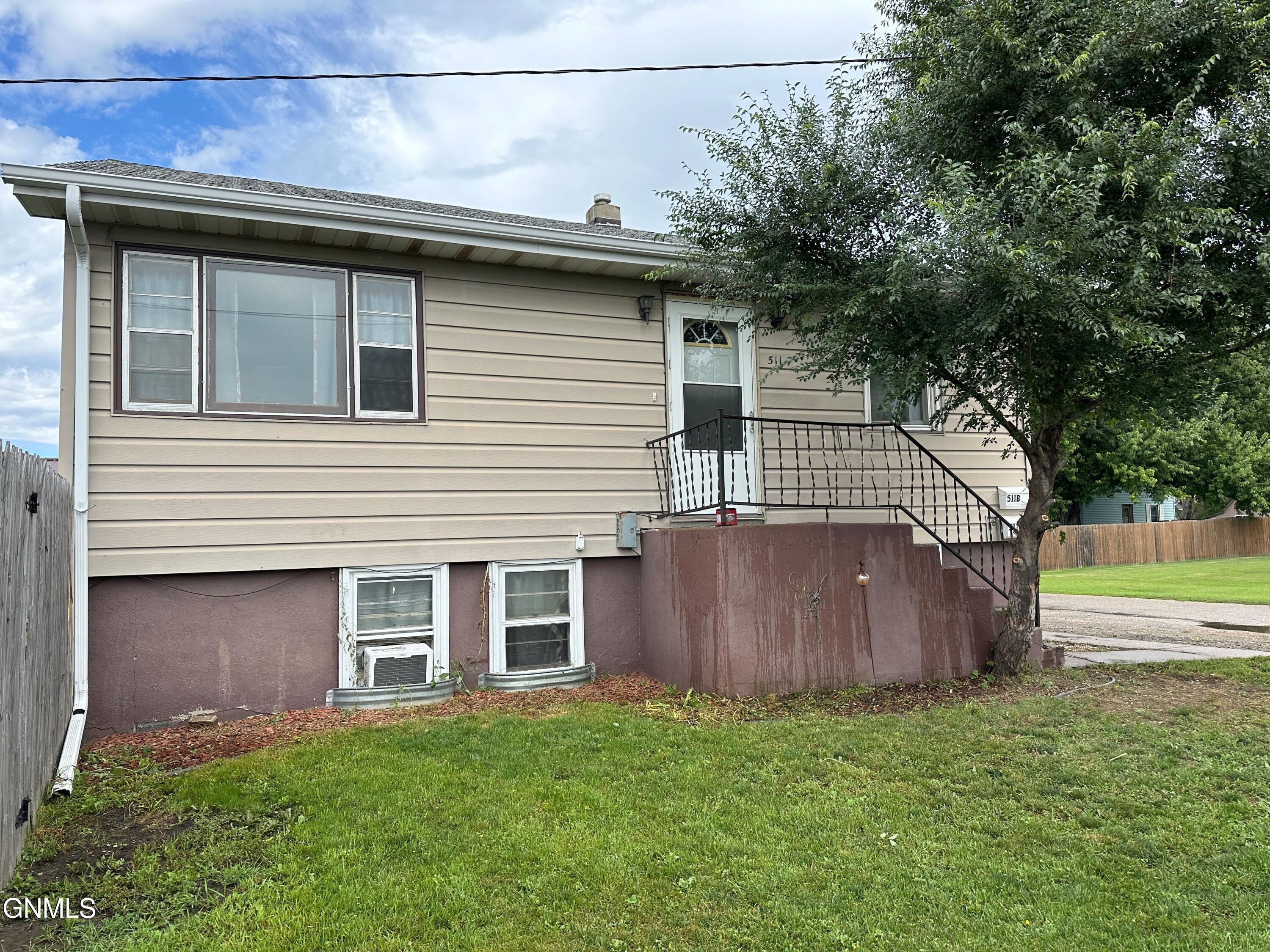 11th St, Jamestown, ND 58401