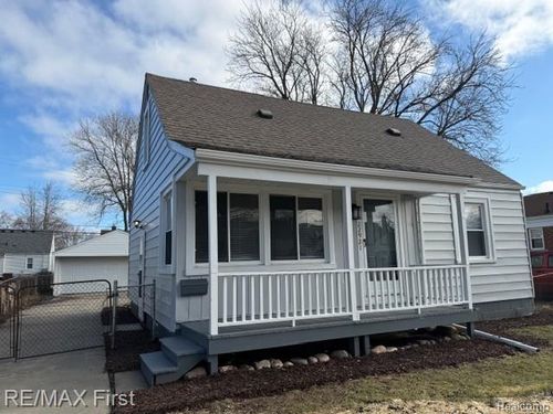 22921 Gaukler St, Saint Clair Shores, MI, 48080-2561 | Card Image