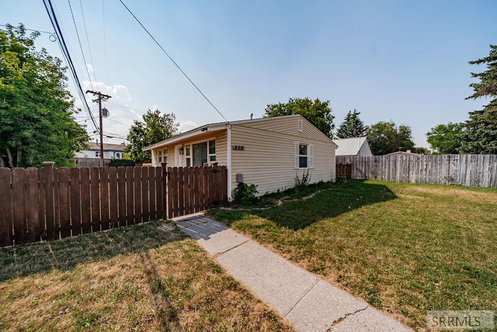 Winston Ave, Idaho Falls, ID 83401