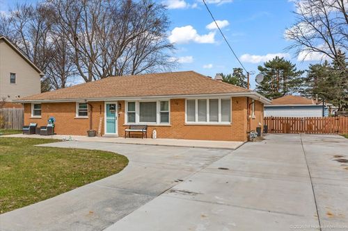 8836 W 93rd Pl, Hickory Hills, IL, 60457-1612 | Card Image