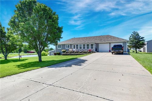 13751 W 243rd St, Louisburg, KS, 66053-8281 | Card Image