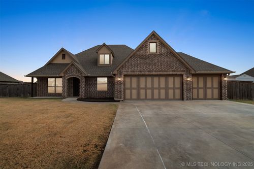 14241 N 68th East Ave, Collinsville, OK, 74021 | Card Image