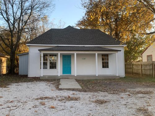 719 16th St, Ada, OK, 74820-7428 | Card Image