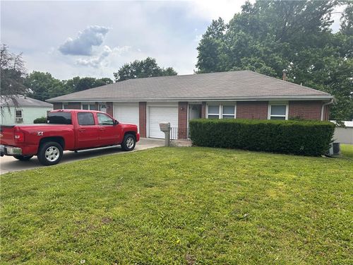 202/204 S Sterling Avenue, Sugar Creek, MO, 64054 | Card Image