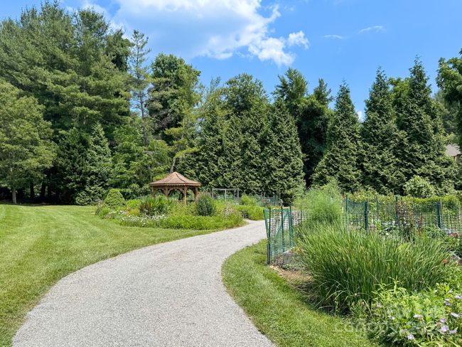 460 Crowfields Dr, Condo with 3 bedrooms, 3 bathrooms and null parking in Asheville NC | Image 25