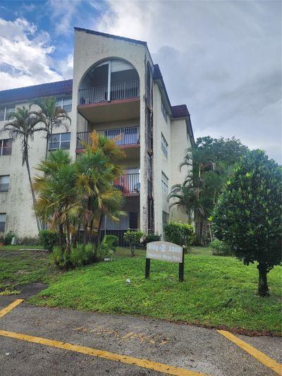 407 - 3300 Spanish Moss Ter, Condo with 3 bedrooms, 2 bathrooms and null parking in Lauderhill FL | Image 1