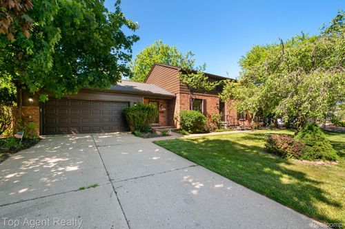 6525 Little Turkey Run, Shelby Township, MI, 48317-3744 | Card Image