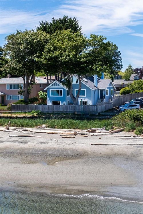 2170 Esplanade, Victoria, BC, V8R2W1 | Card Image