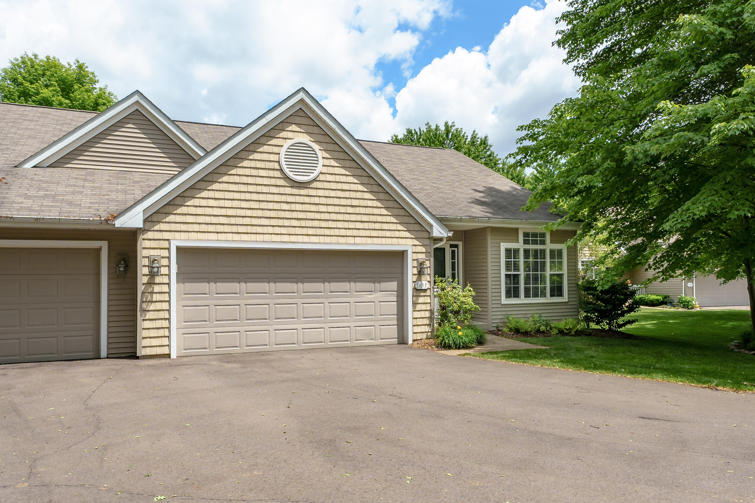 Tanager Ln, Kalamazoo, MI 49009