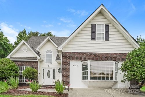 8209 Vermilion Dr, Charlotte, NC, 28215-7512 | Card Image