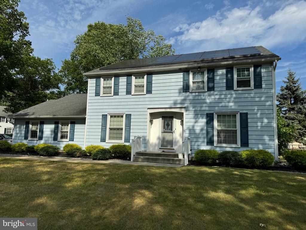 Roberts Dr, Somerdale, NJ 08083