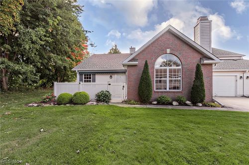 7572 Monterey Bay Dr, Mentor-On-The-Lake, OH, 44060-9013 | Card Image