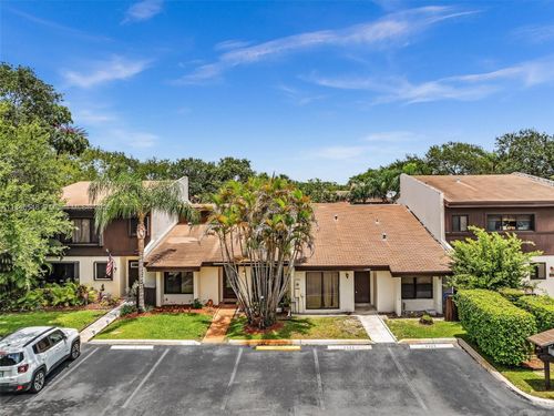 3327 Oak Dr, Hollywood, FL, 33021-8424 | Card Image