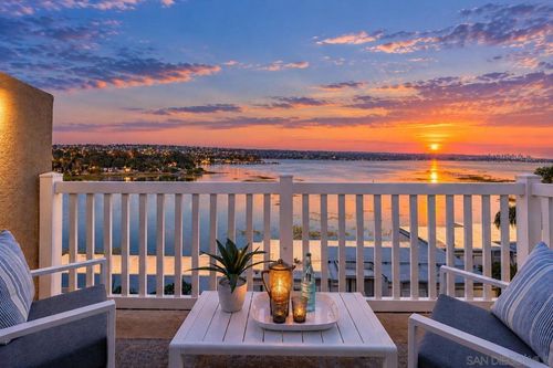 p6-4015 Crown Point Drive, San Diego, CA, 92109 | Card Image