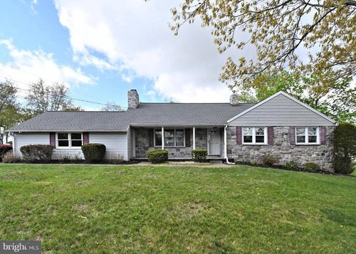 2034 Sunnyside Ave, POTTSTOWN, PA, 19464-3027 | Card Image