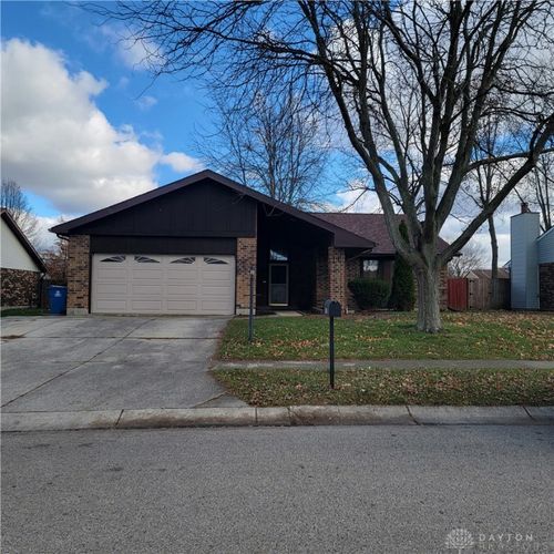 8940 Willowgate Ln, Huber Heights, OH, 45424-6415 | Card Image