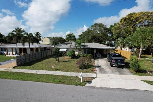 910 Se 3rd Ave, Delray Beach, FL, 33483-3409 | Card Image