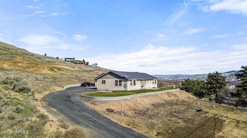955 Southern Ave, Selah, WA, 98942-1910 | Card Image
