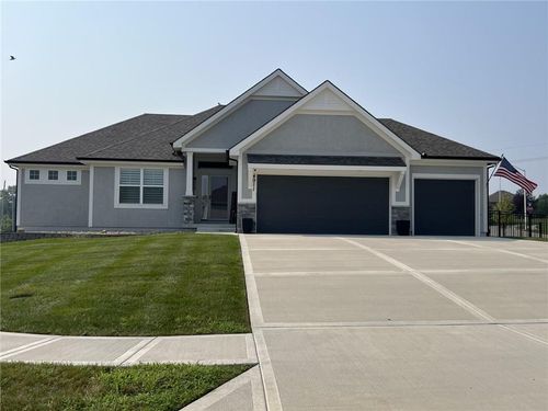 10513 N Wayne Ave, Kansas City, MO, 64155-1563 | Card Image