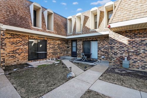 7724 Woodward Ave, Woodridge, IL, 60517-3109 | Card Image