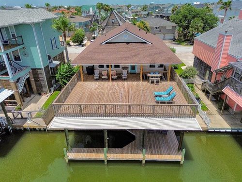 1427 Bamboo Dr, Tiki Island, TX, 77554-7114 | Card Image